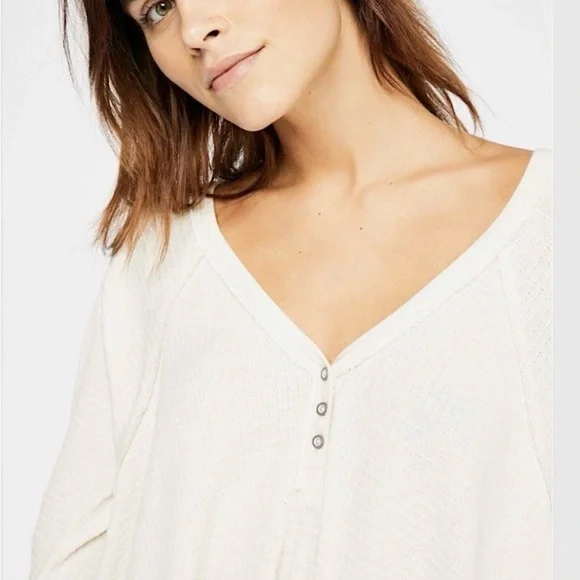 We The Free Citrine Ivory Knit Raw edge boho V-Neck Top M Oversized and relaxed - Picture 3 of 16